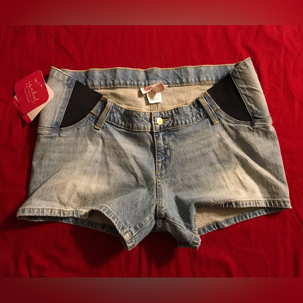 NWT Isabel Light Wash Midi Maternity Shorts - Picture 2 of 9
